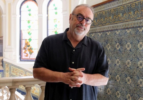 Fernando Rey, en un pasillo de la Facultad de Derecho en Valladolid.