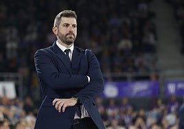 Javi Zamora, en la banda en su partido en Palencia.