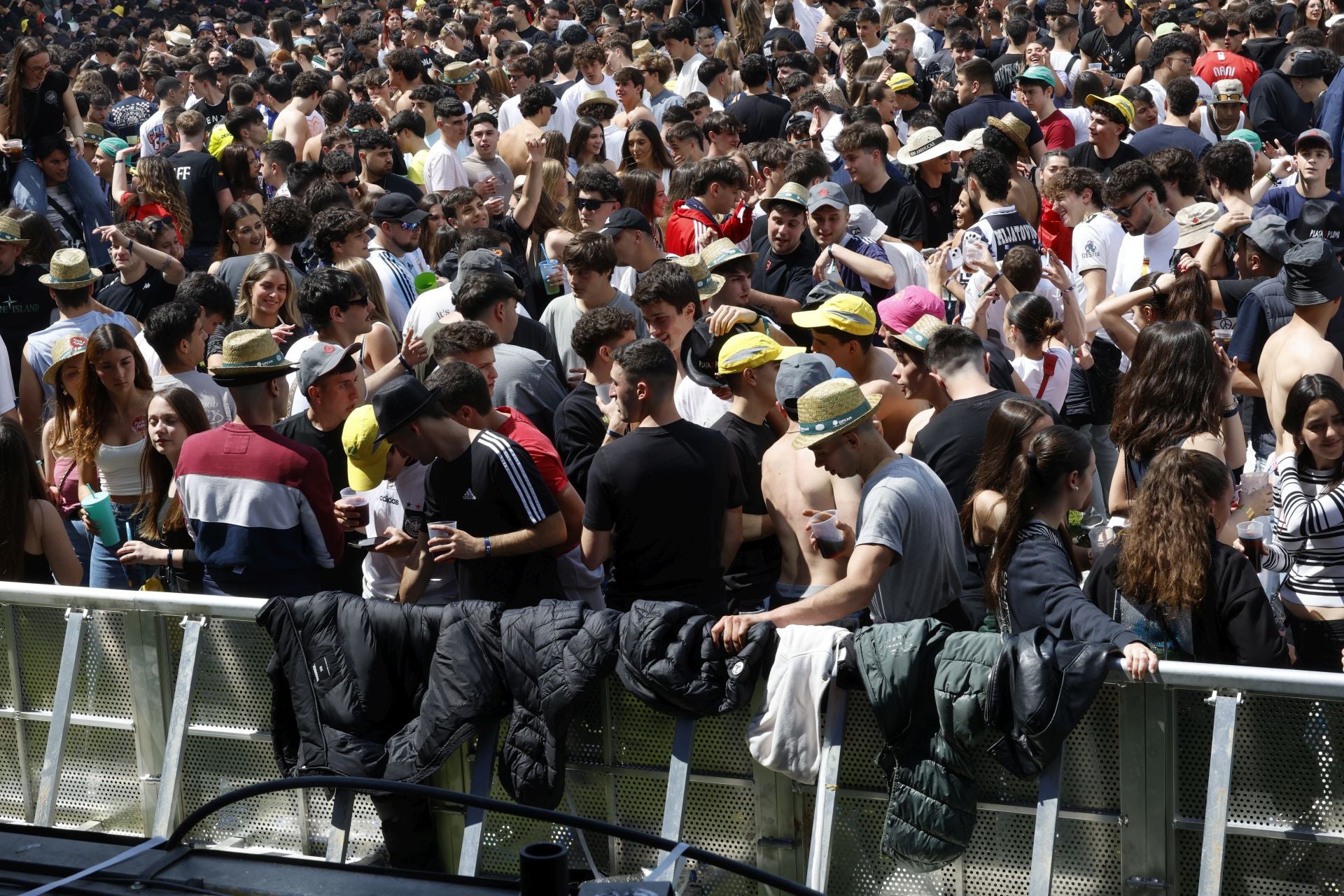La fiesta de la ITA abarrota el parque Ribera Sur de jóvenes
