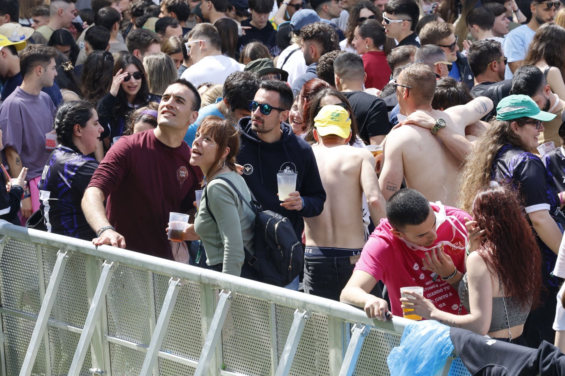 La fiesta de la ITA abarrota el parque Ribera Sur de jóvenes