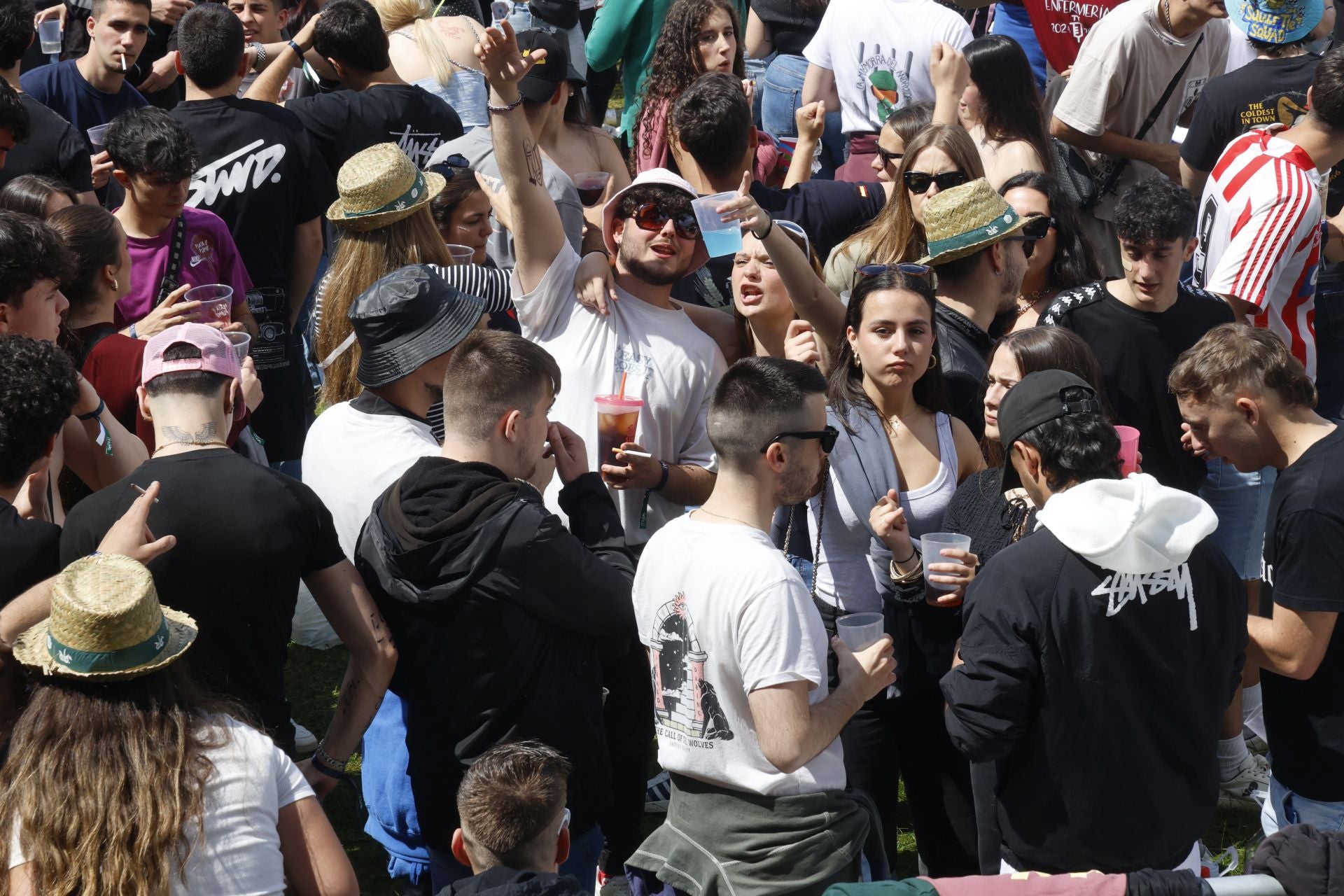 La fiesta de la ITA abarrota el parque Ribera Sur de jóvenes