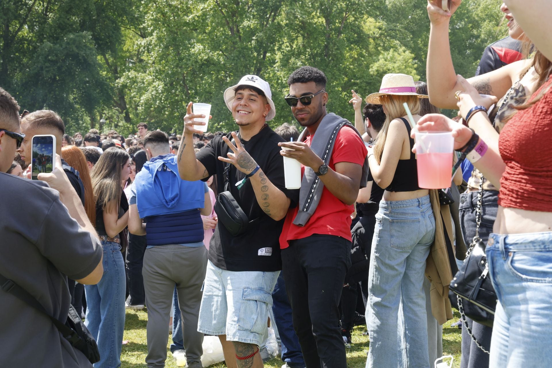 La fiesta de la ITA abarrota el parque Ribera Sur de jóvenes