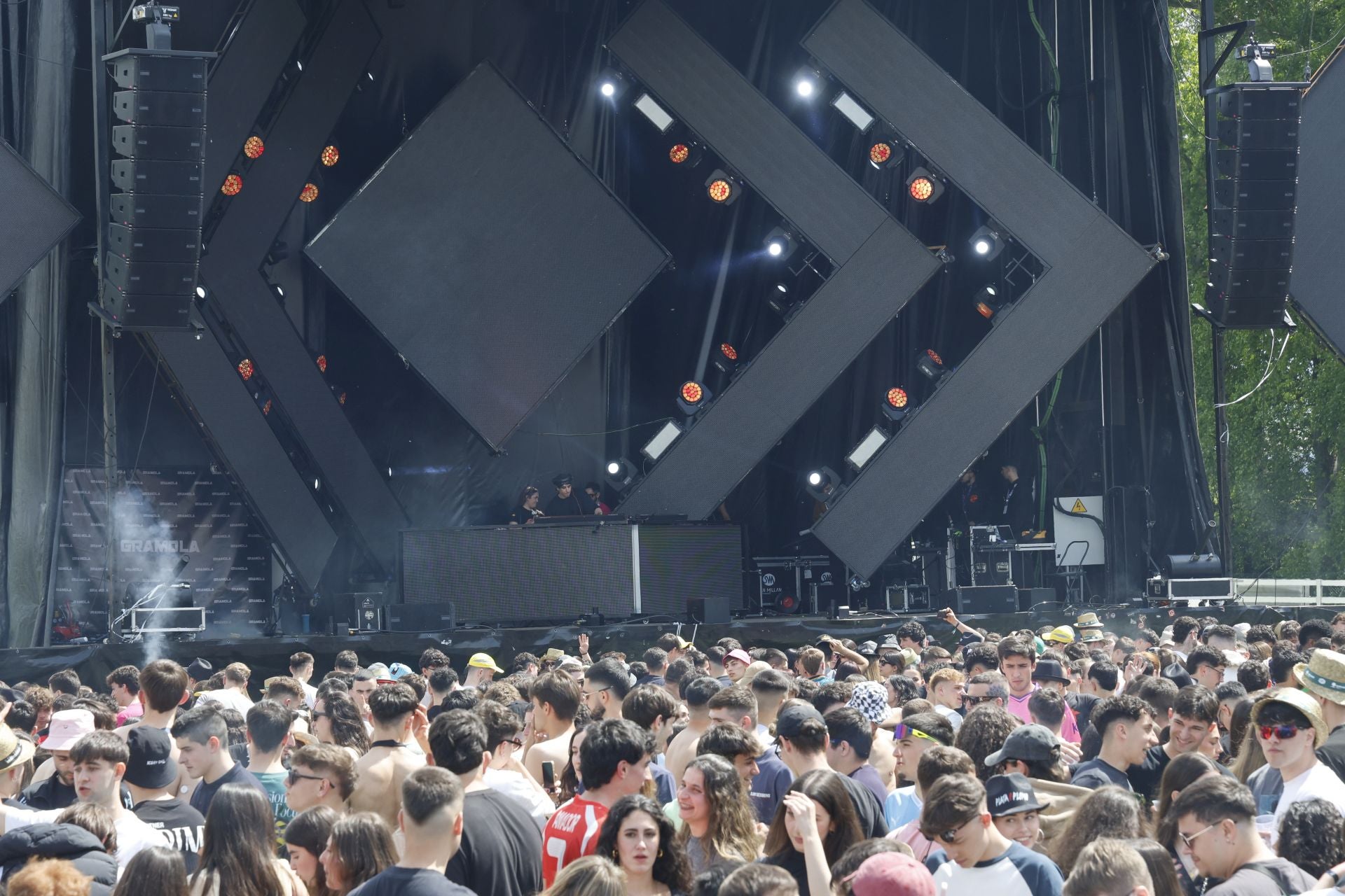 La fiesta de la ITA abarrota el parque Ribera Sur de jóvenes