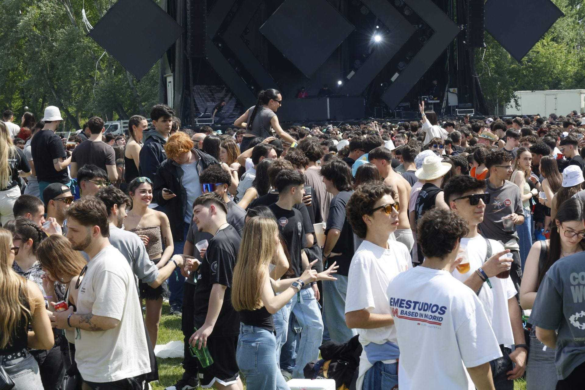 La fiesta de la ITA abarrota el parque Ribera Sur de jóvenes