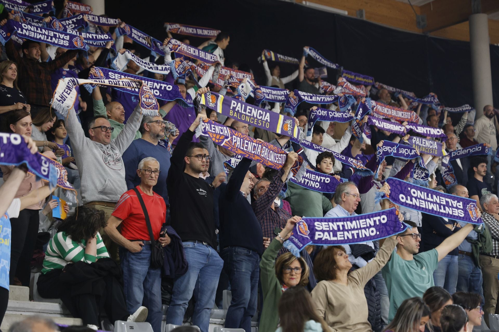 Búscate en las gradas del Súper Agropal Palencia-Betis