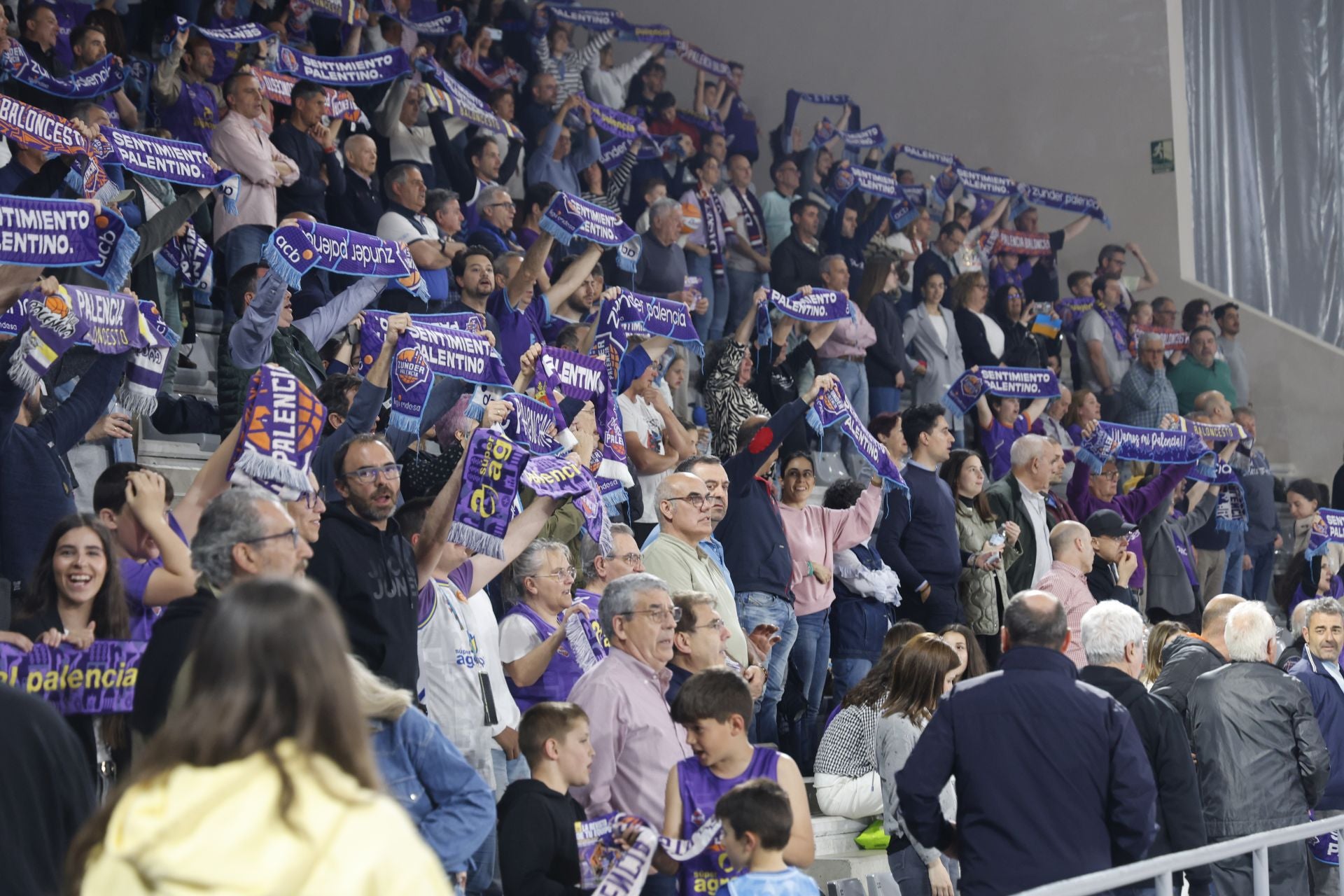 Búscate en las gradas del Súper Agropal Palencia-Betis