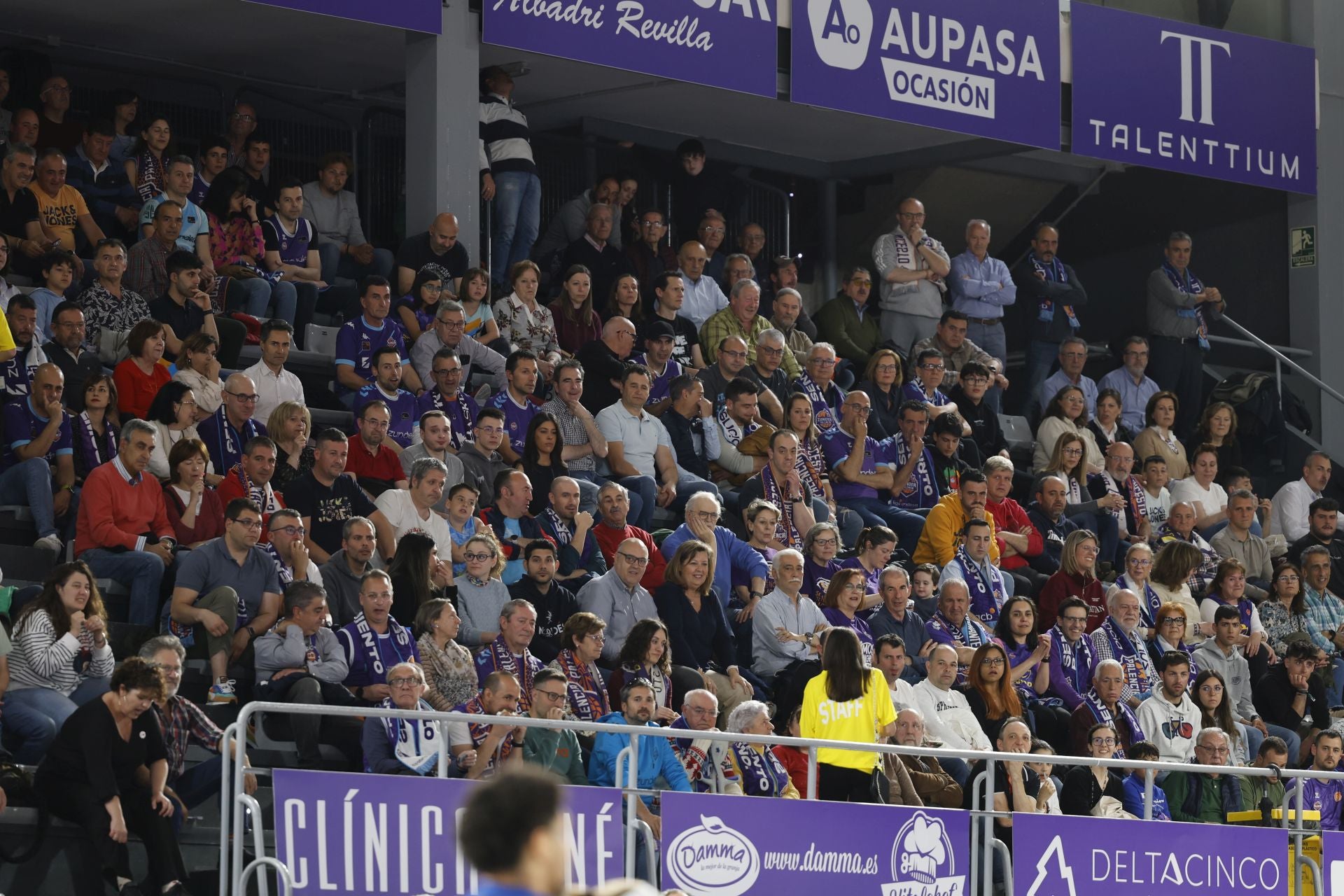 Búscate en las gradas del Súper Agropal Palencia-Betis