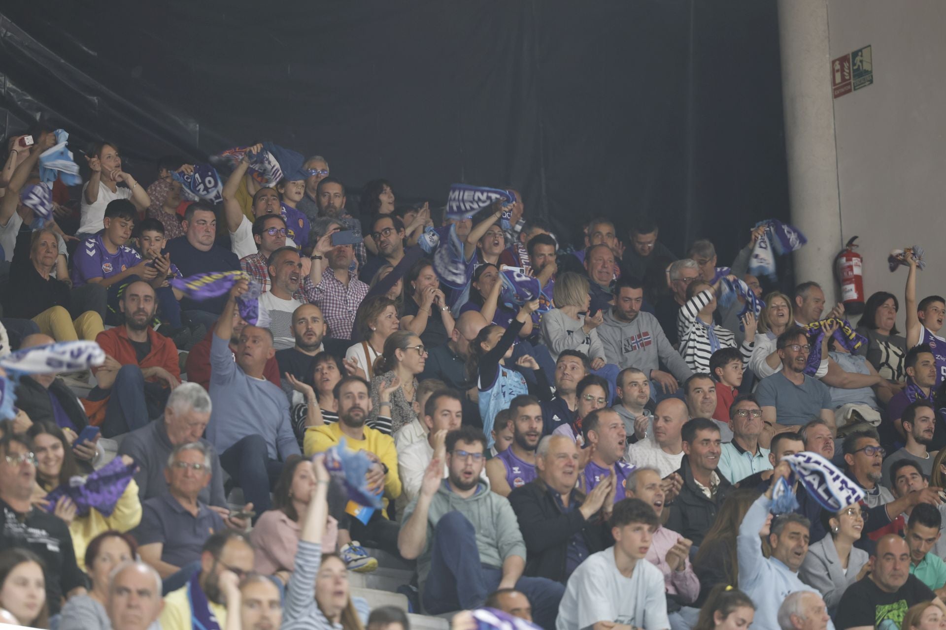 Búscate en las gradas del Súper Agropal Palencia-Betis