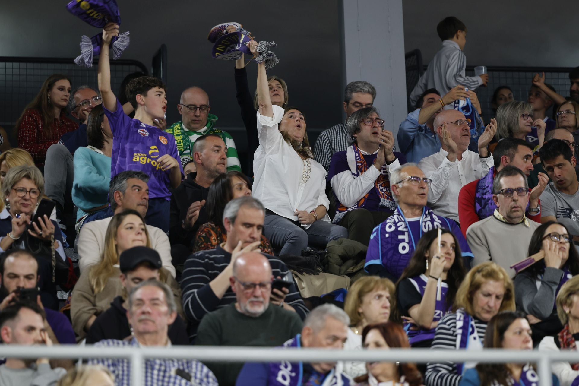 Búscate en las gradas del Súper Agropal Palencia-Betis