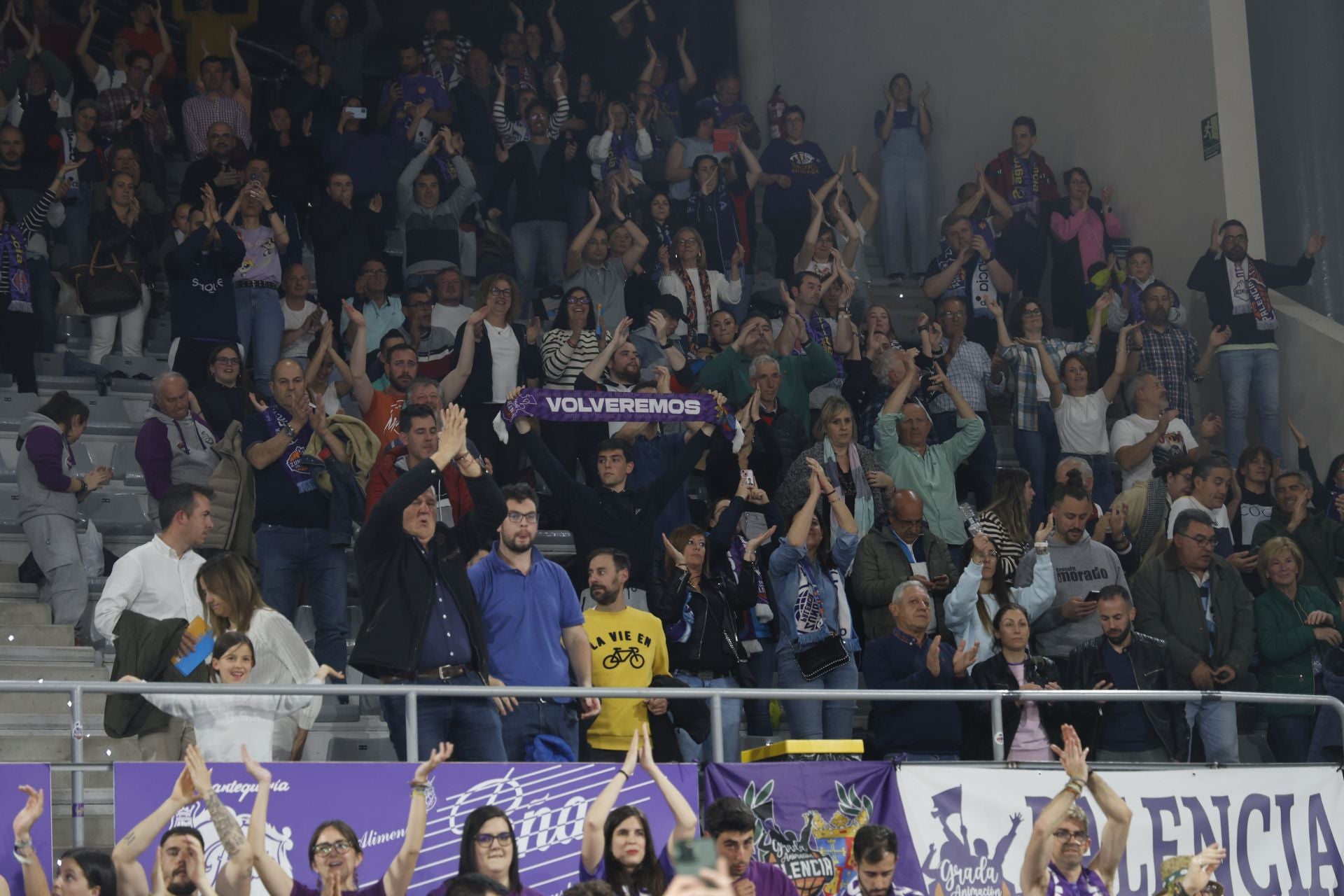 Búscate en las gradas del Súper Agropal Palencia-Betis