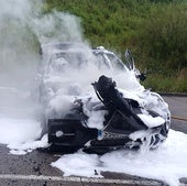 BMW calcinado en Arroyo tras ser robado.