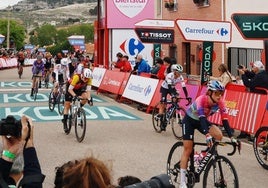 Así ha sido la llegada de La Vuelta Femenina a Baltanás