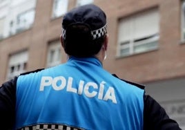 Imagen de archivo de un agente de la Policía Local de Burgos, el cuerpo que detuvo al varón.