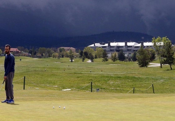 Campo de golf y viviendas al fondo en el actual complejo de Quinta Real, donde pretende construir La Farm.