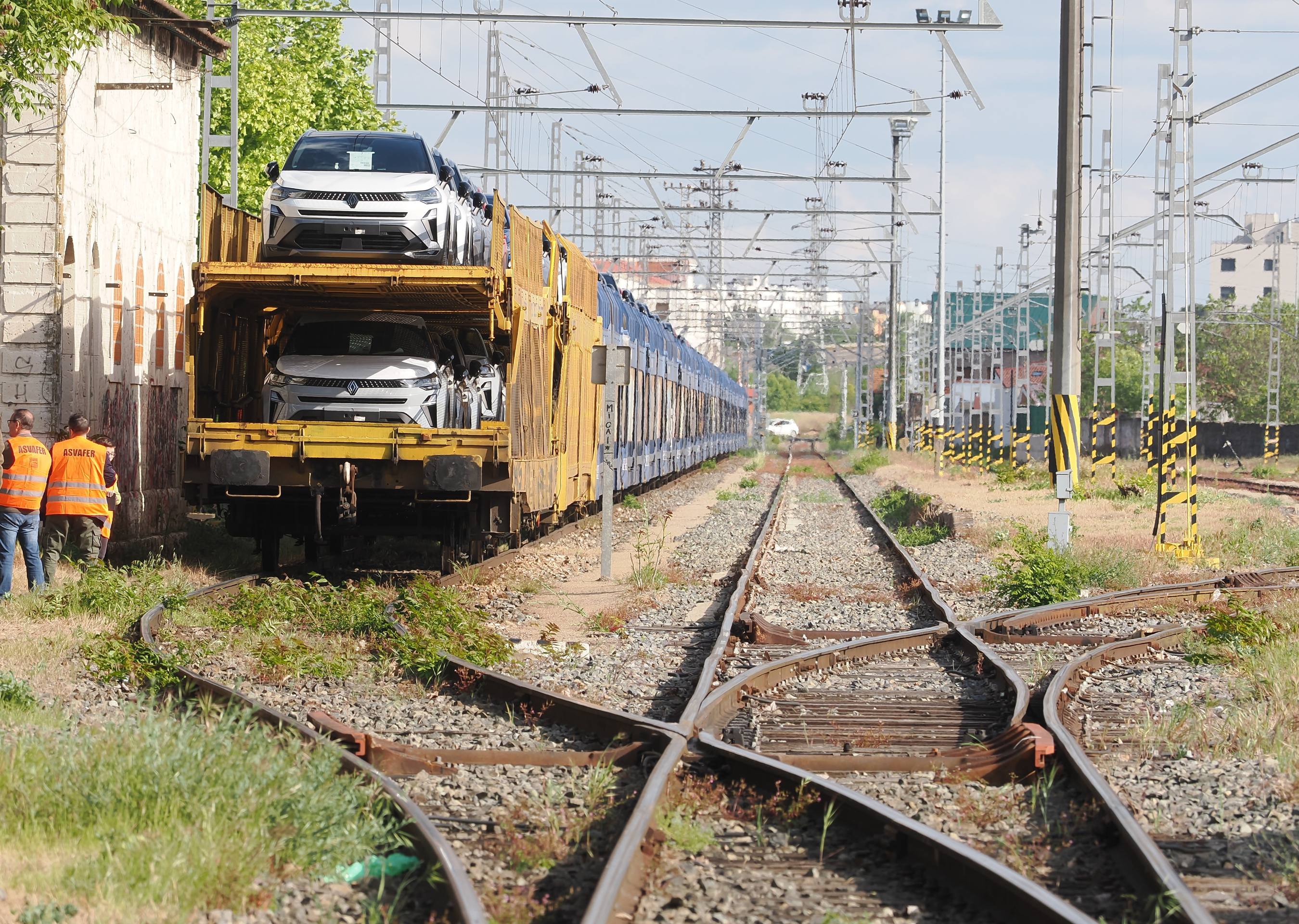 El paso del último tren de mercancías de la Vía de Ariza, en imágenes