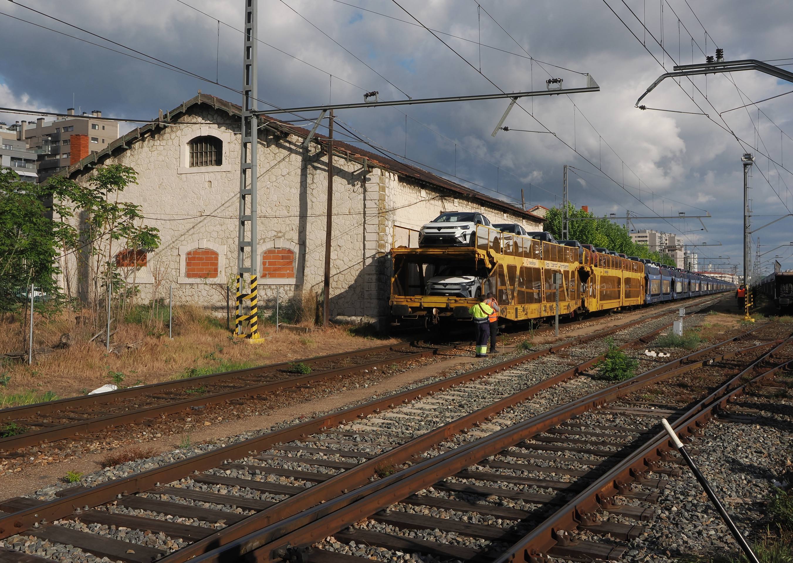 El paso del último tren de mercancías de la Vía de Ariza, en imágenes