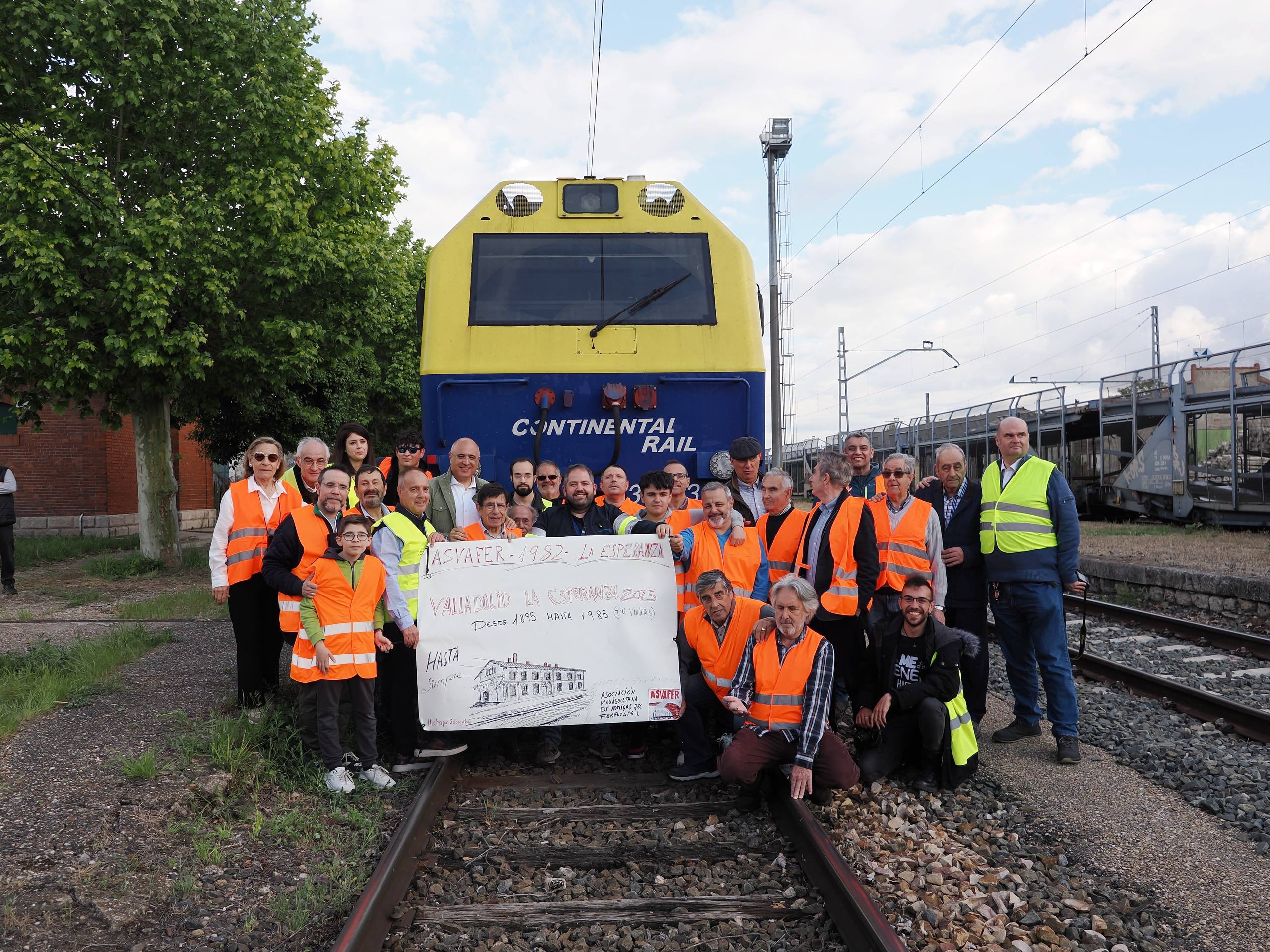 El paso del último tren de mercancías de la Vía de Ariza, en imágenes
