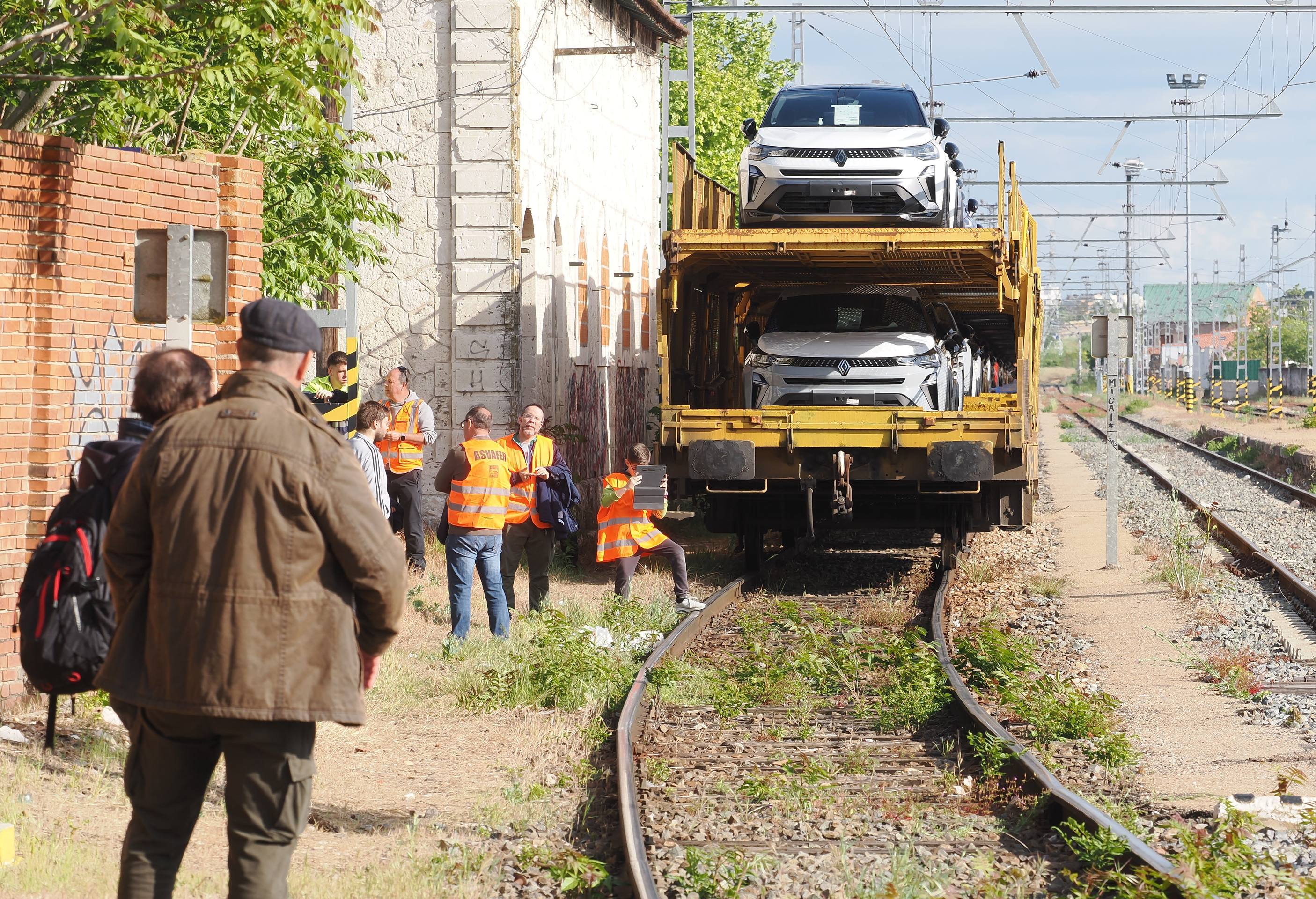 El paso del último tren de mercancías de la Vía de Ariza, en imágenes
