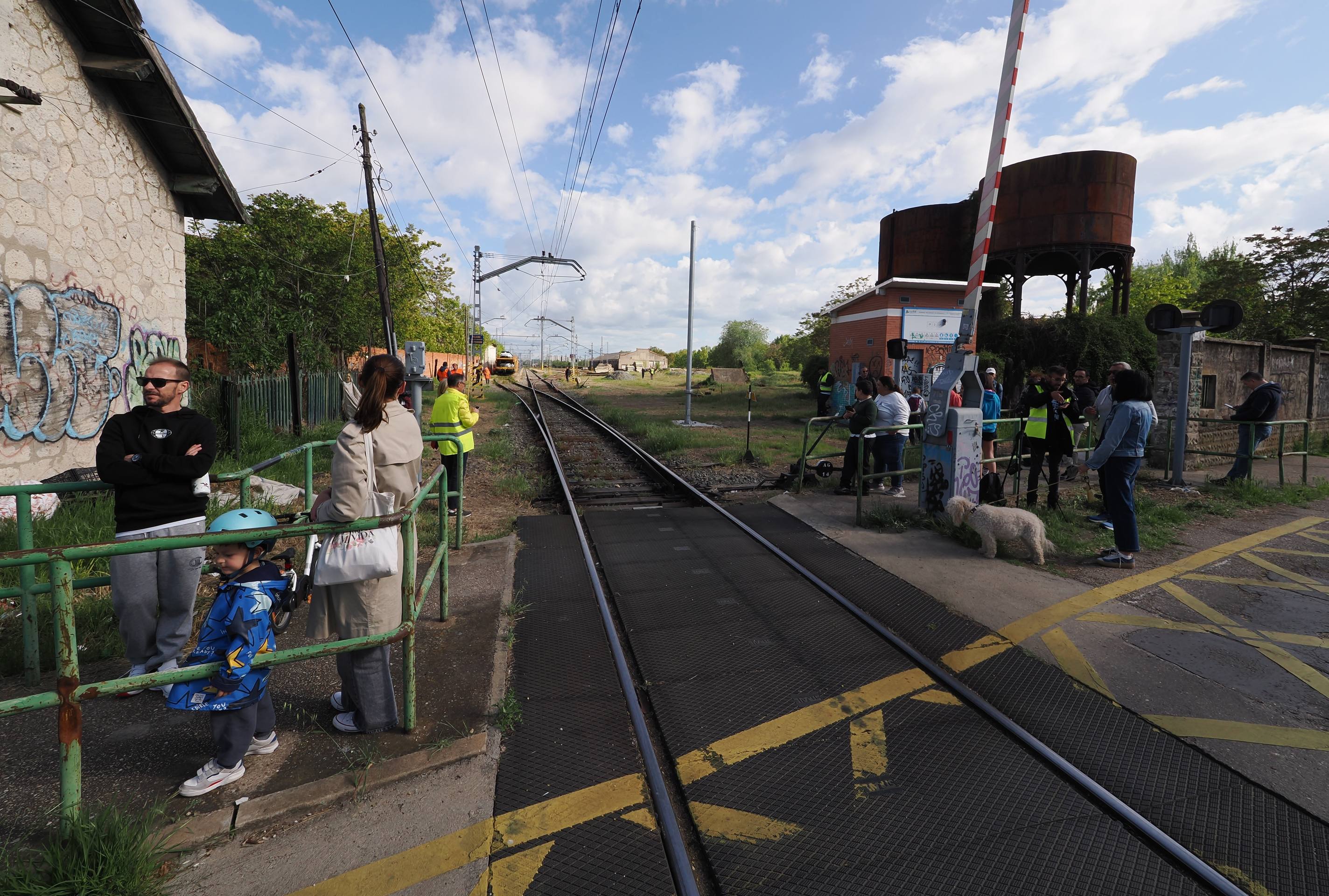 El paso del último tren de mercancías de la Vía de Ariza, en imágenes