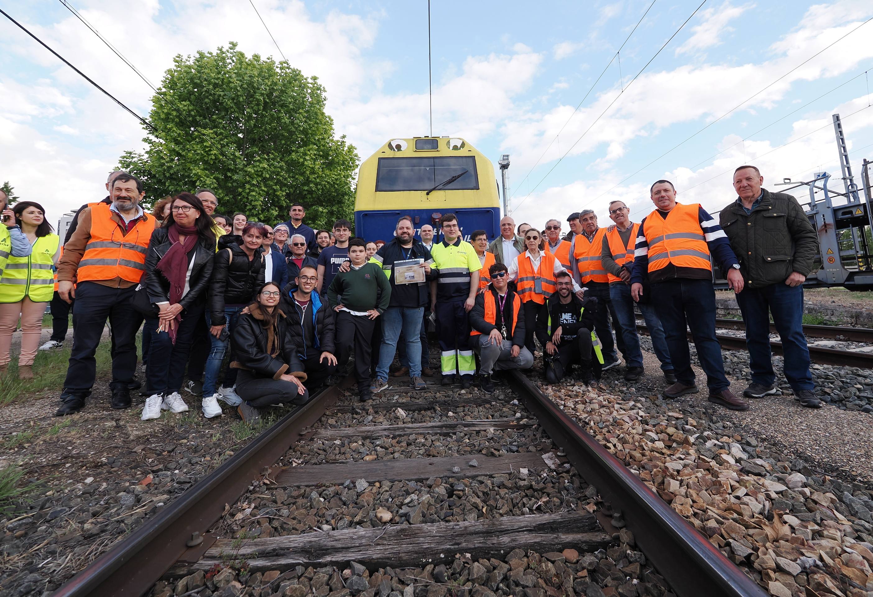 El paso del último tren de mercancías de la Vía de Ariza, en imágenes