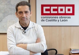El máximo responsable de CCOO en la región, Vicente Andrés, en el que despacho que dejará libre a partir del 15 de mayo.