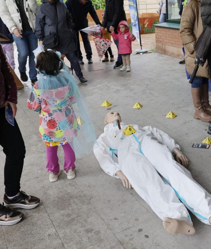 Imagen secundaria 2 - 'La feria de los inventos' sprprende a las familias, una pequeña bombera y la escena de un crimen a resolver en la Feria de Ciencia Sostenible.