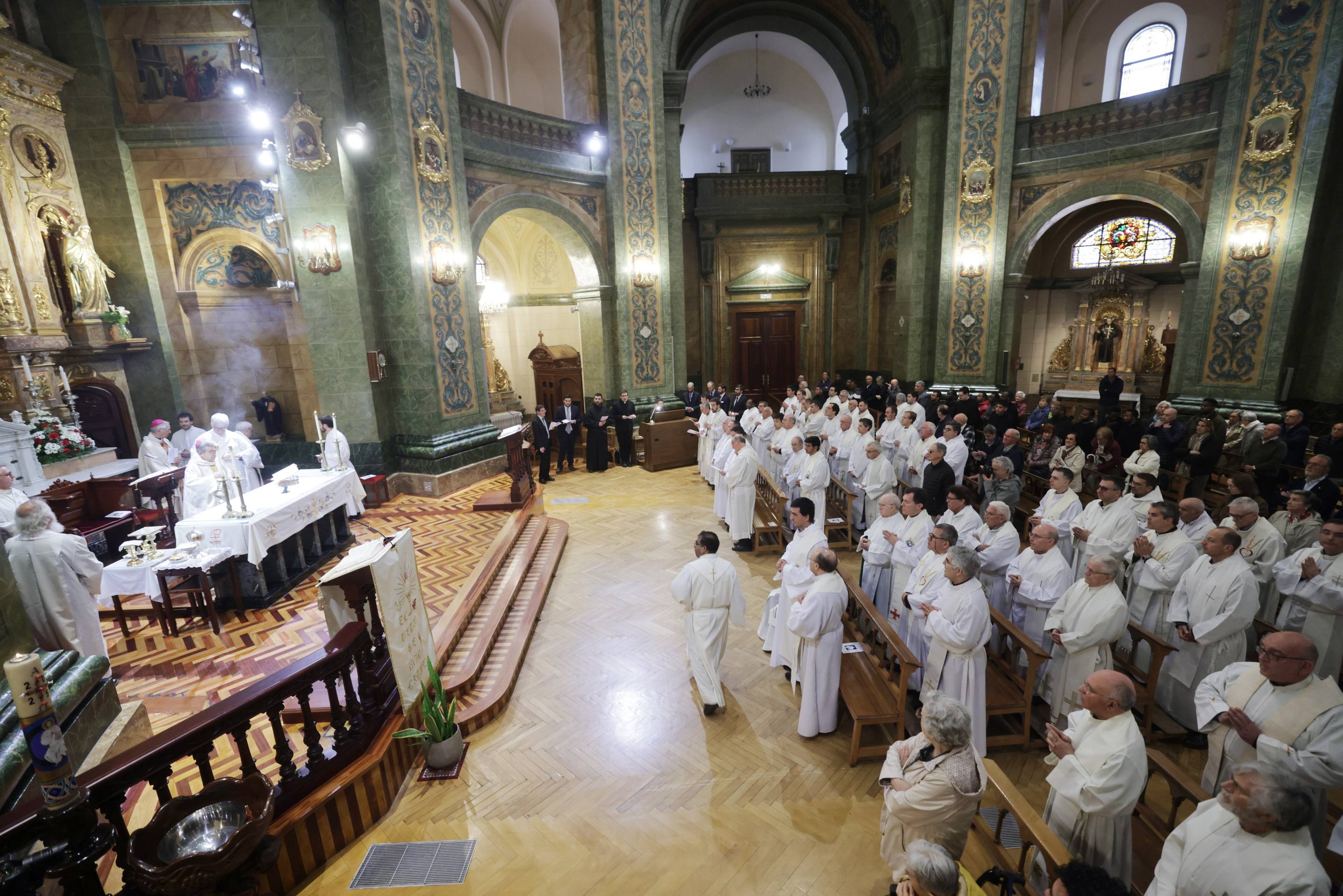 El homenaje a los sacerdotes del clero vallisoletano, en imágenes