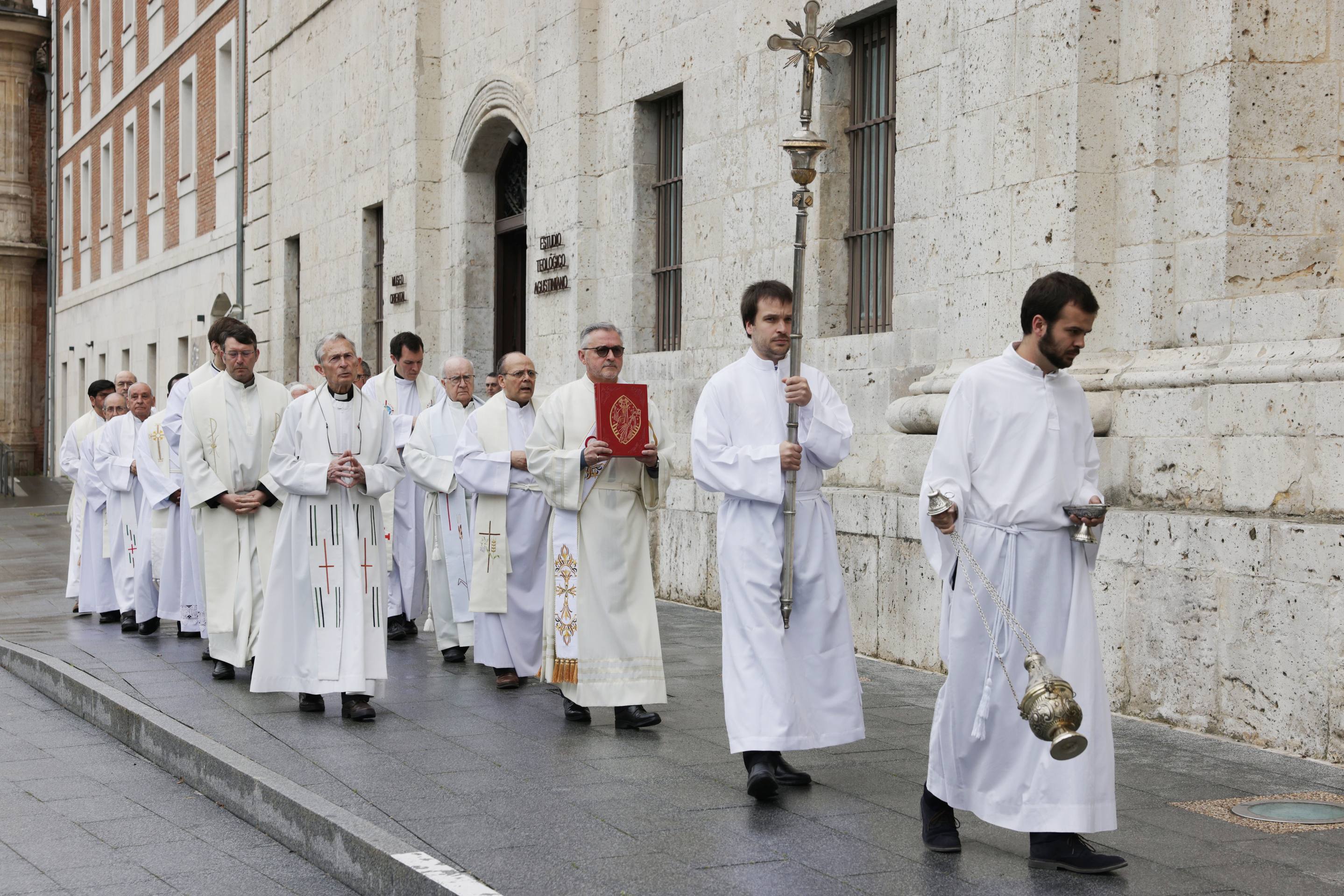 El homenaje a los sacerdotes del clero vallisoletano, en imágenes