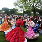 Baile a la Virgen de Sacedón en la pradera de la ermita, este sábado.