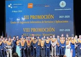 Foto de familia en el acto de graduación de los alumnos de la Escuela de Ingeniería Informática de la UVA en Segovia.