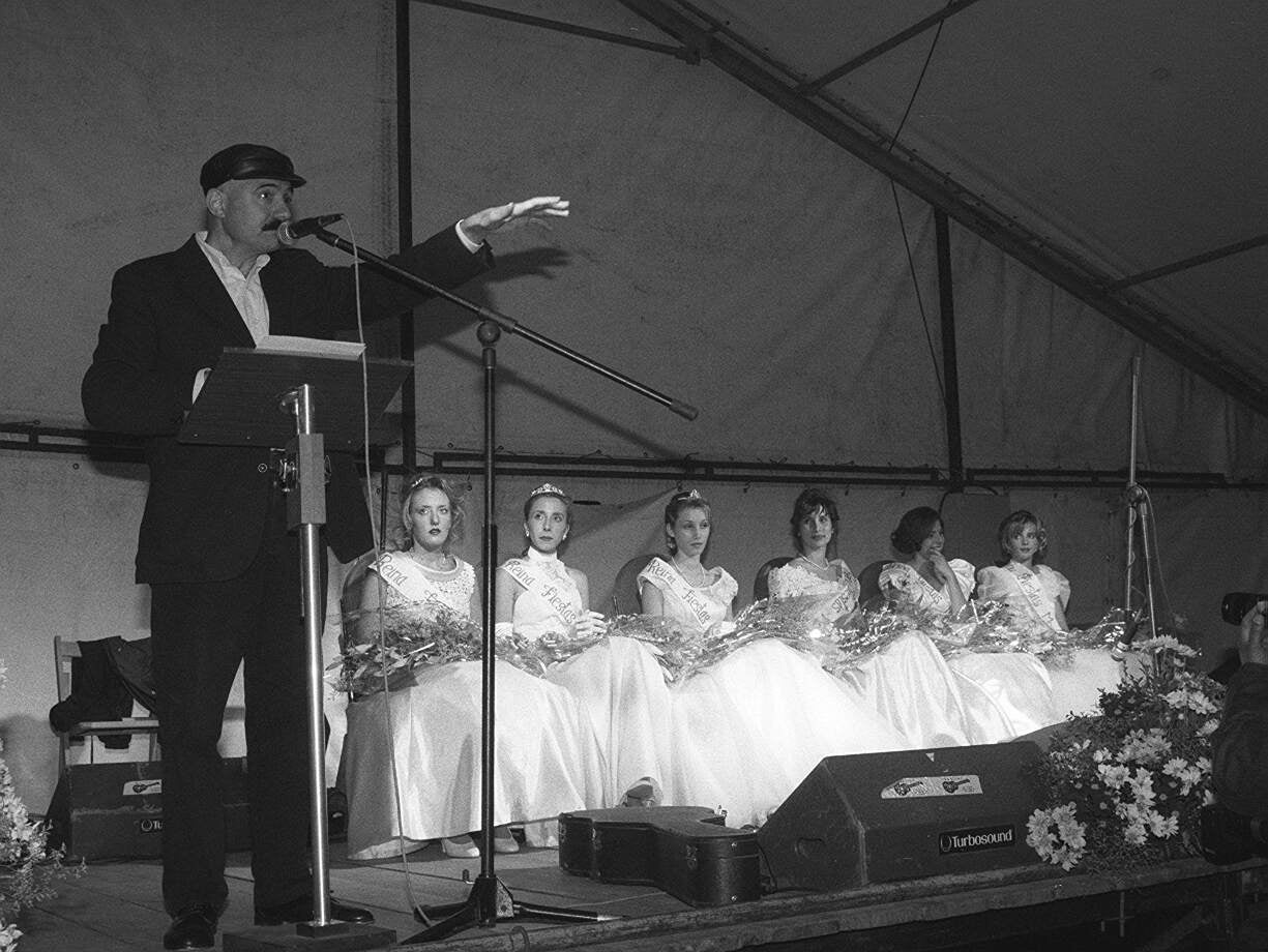 Félix, del grupo Candeal, durante el pregón de las fiestas de 1998.