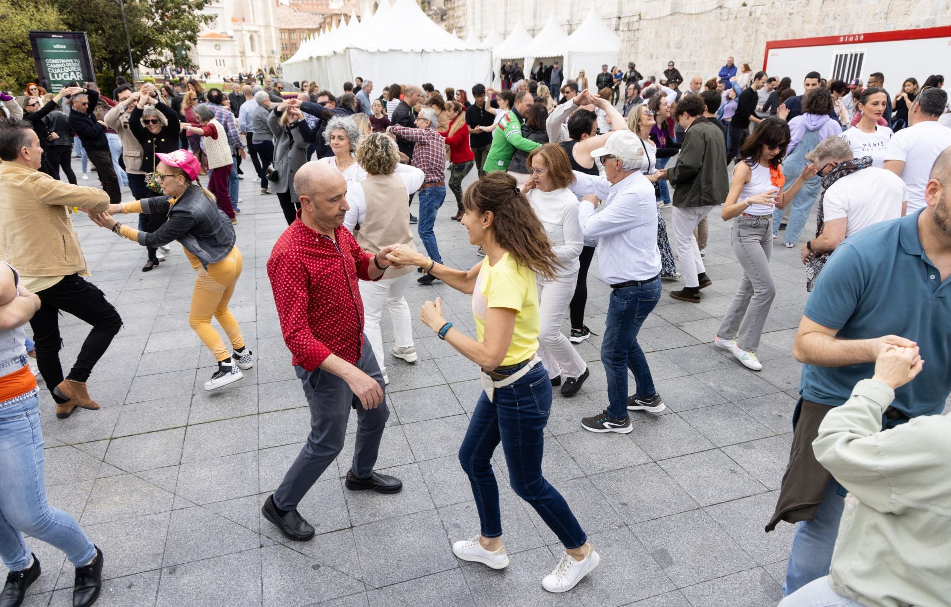 Los bailes latinos en Portugalete y el desfile de perros de San Isidro, en imágenes