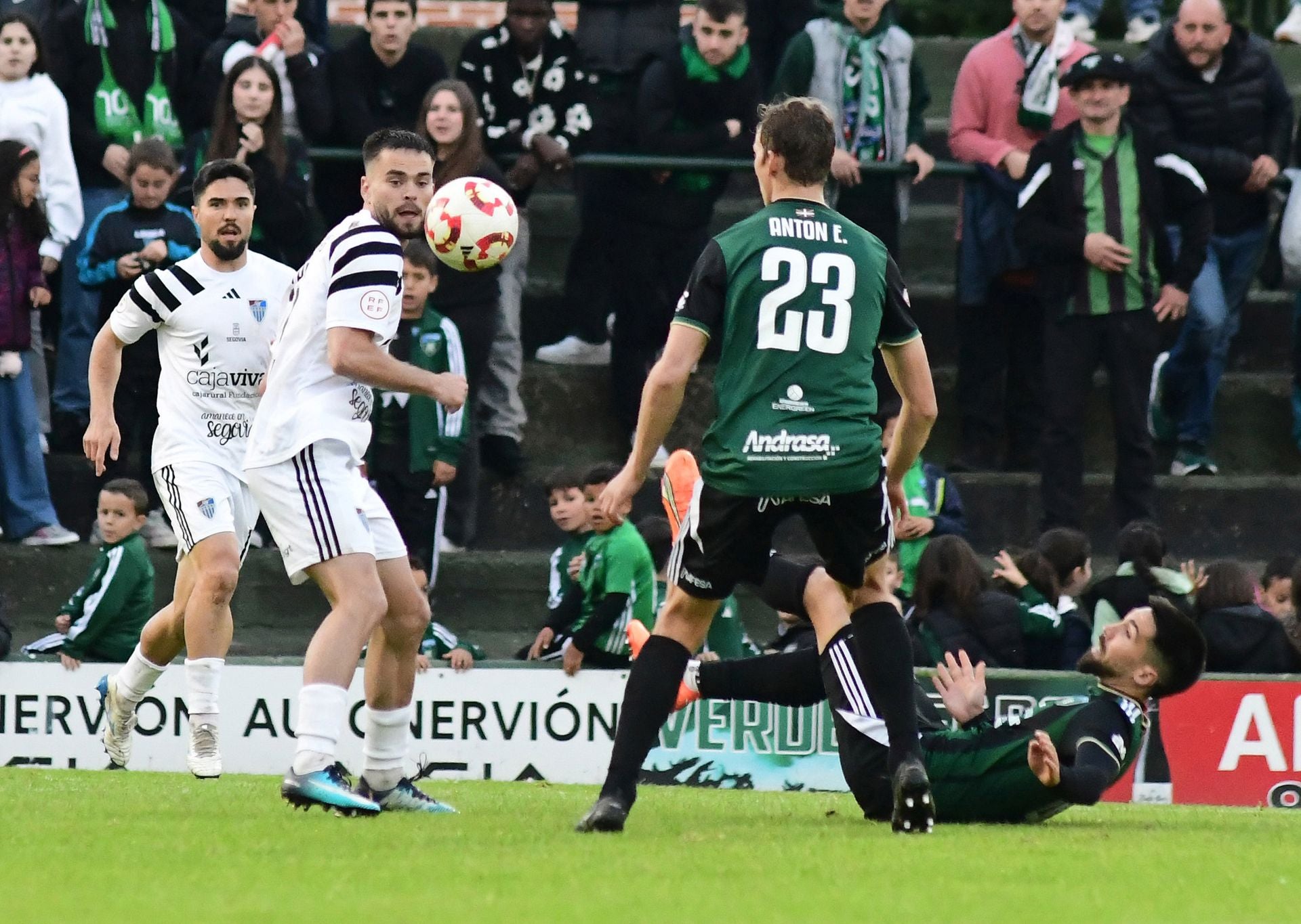 Fotos del partido entre el Sestao y la Segoviana