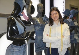 Elena Rodríguez, estudiante de segundo año del grado de Diseño de Moda en la Escuela Superior de Diseño de Valladolid.