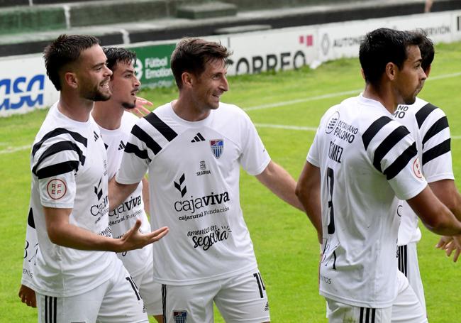Fotos del partido entre el Sestao y la Segoviana.
