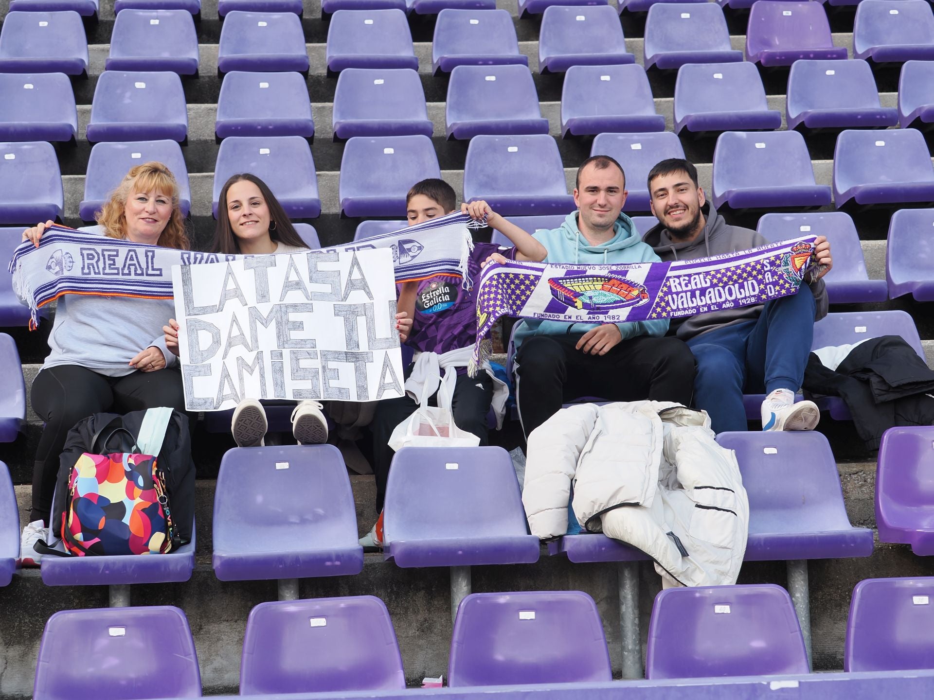 Búscate en la grada del Real Valladolid - Girona (1/3)