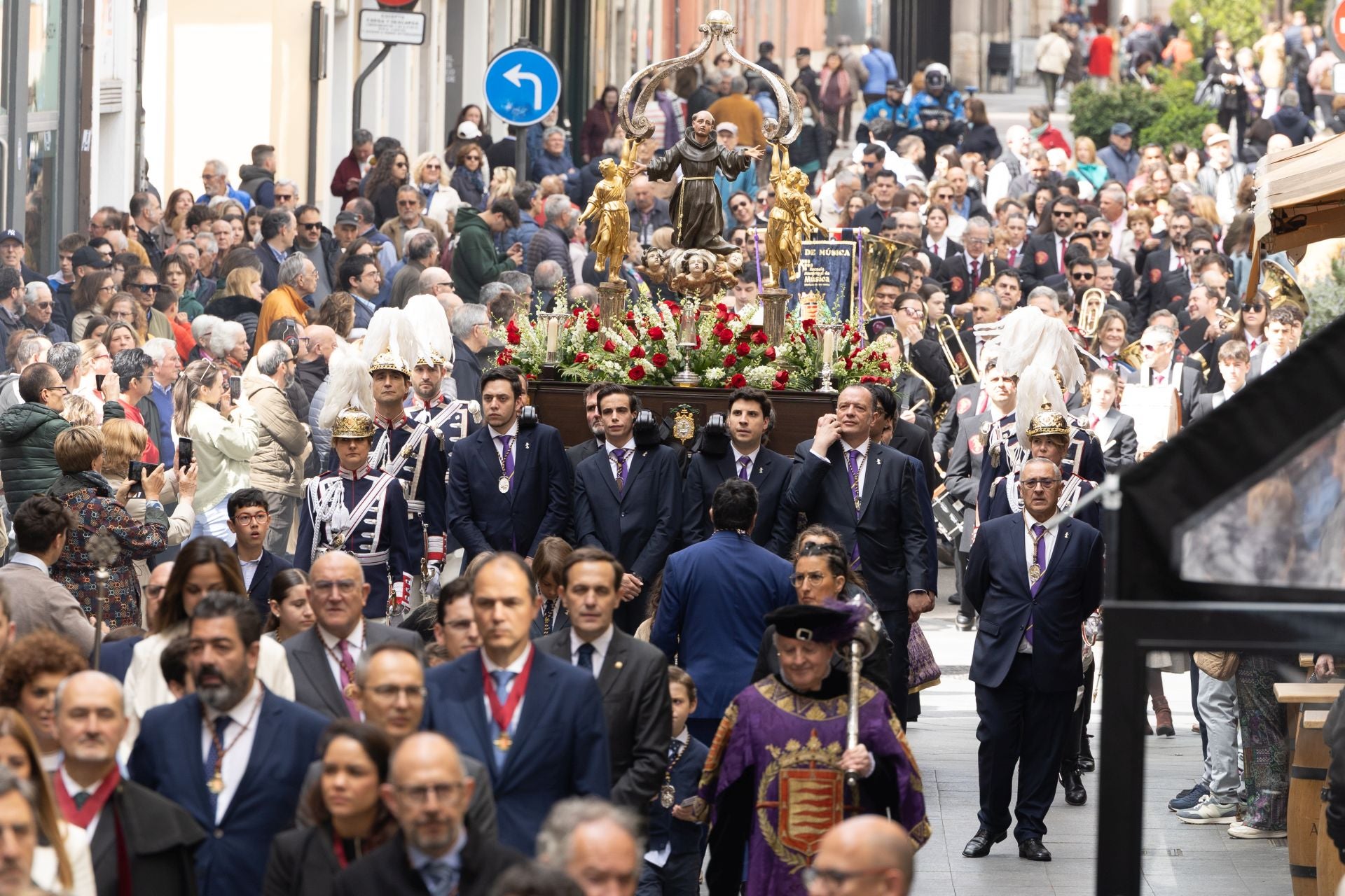 La ofrenda floral y la procesión de San Pedro Regalado en Valladolid