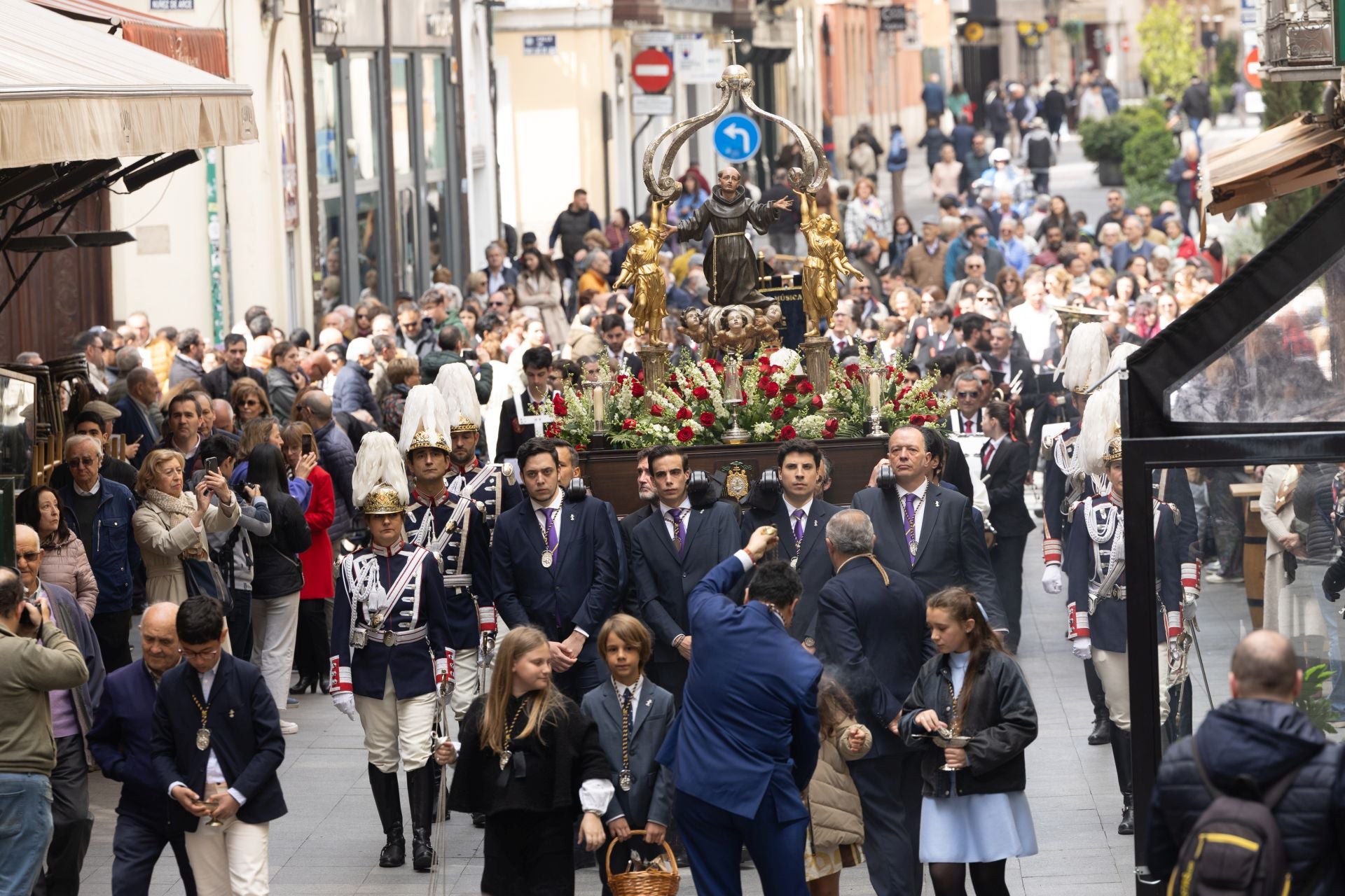La ofrenda floral y la procesión de San Pedro Regalado en Valladolid