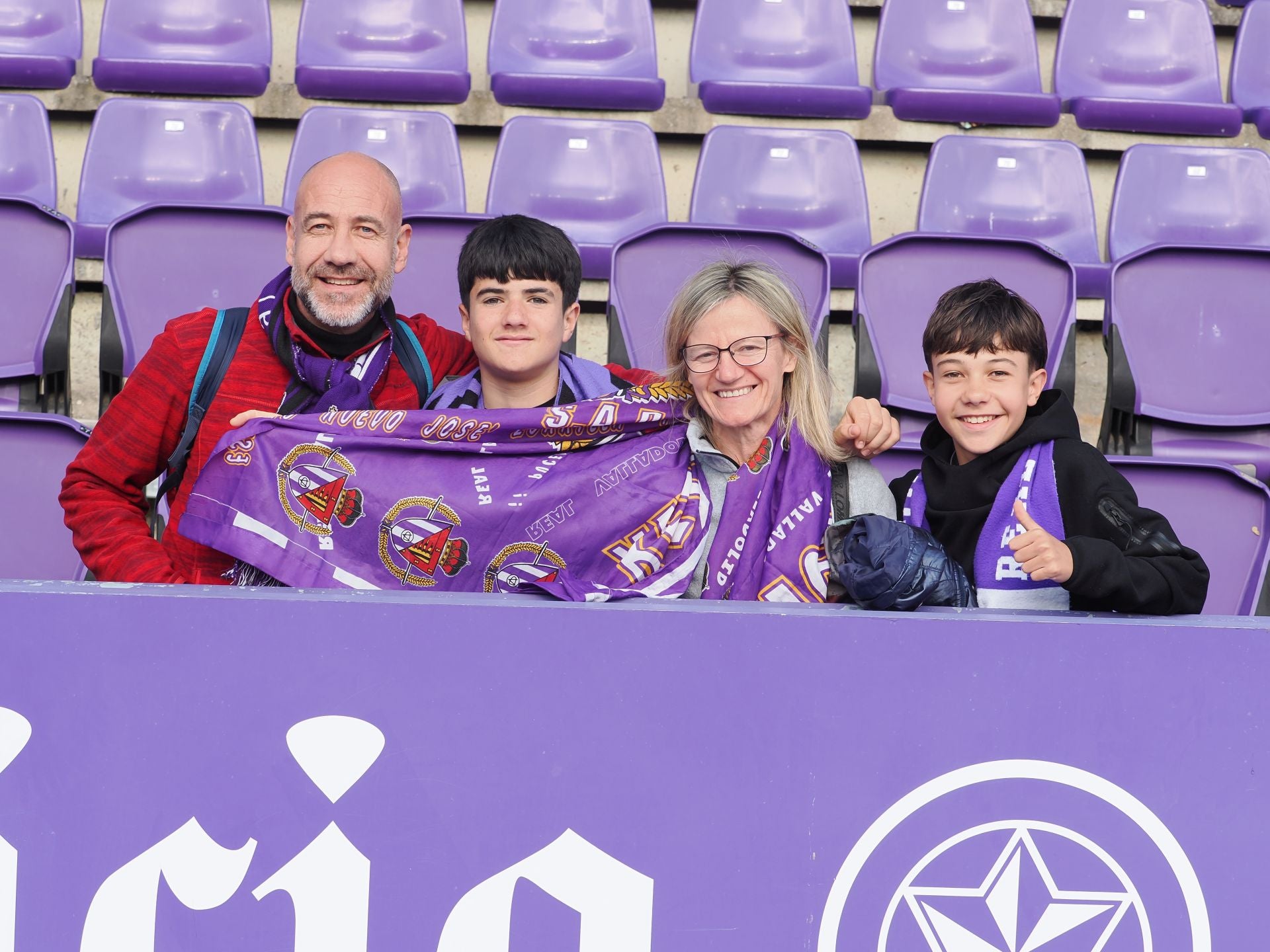 Búscate en la grada del Real Valladolid - Girona (2/3)