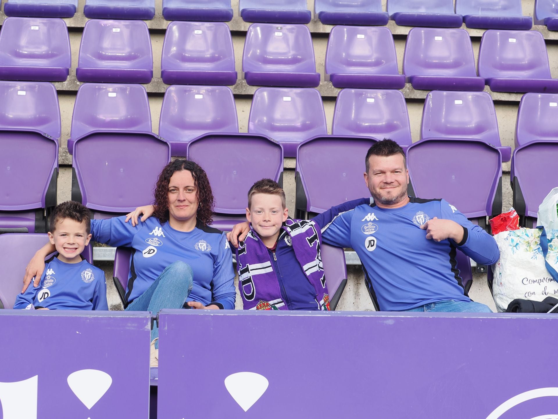 Búscate en la grada del Real Valladolid - Girona (2/3)