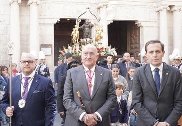 Carnero pide a San Pedro Regalado trabajo y «muchos proyectos atractivos en la ciudad»