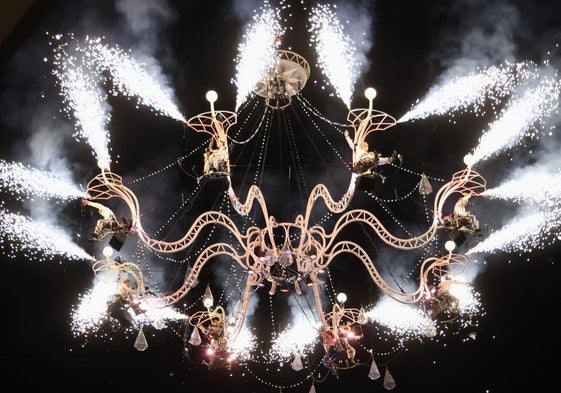 Función del Teatro de Calle en la Plaza Mayor durante la edición del año pasado. Cie Transe Express, Francia. Cristal Palace.
