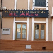 Fachada del Mesón Restaurante El Arco de Mayorga
