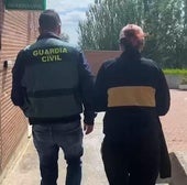 Una de las detenciones efectuadas por la Guardia Civil.