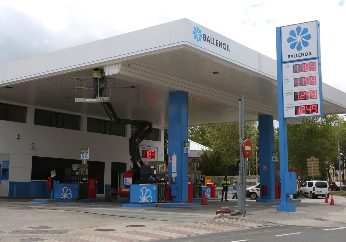 Precios en una de las gasolineras más baratas de Segovia.