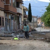 Obras en la calle Cantarranas, en Madrona.