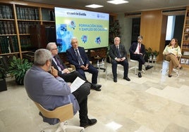 Carlos Aganzo (moderador), Agustín Hernández (Junta de Castilla y León), Miguel Ángel Mariscal (Universidad de Burgos), Enrique Cabero (CES), Ángel Hernández (Universidad de Salamanca) y Araceli de las Heras (ONCE)