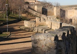Tramo de la cara norte de la muralla de Segovia.