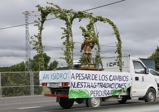 La imagen del santo, en el camión municipal hacia la pradera de La Trapa.