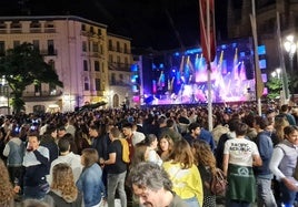 Una verbena celebrada en la Plaza Mayor de Segovia.